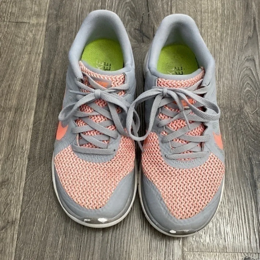 Nike Womens 7 shoes - Picture 2 of 4